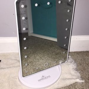 light up make up mirror.